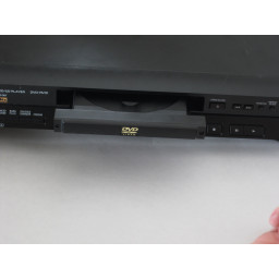 Замена крышки отсека для дисков проигрывателя Panasonic DVD-RV31